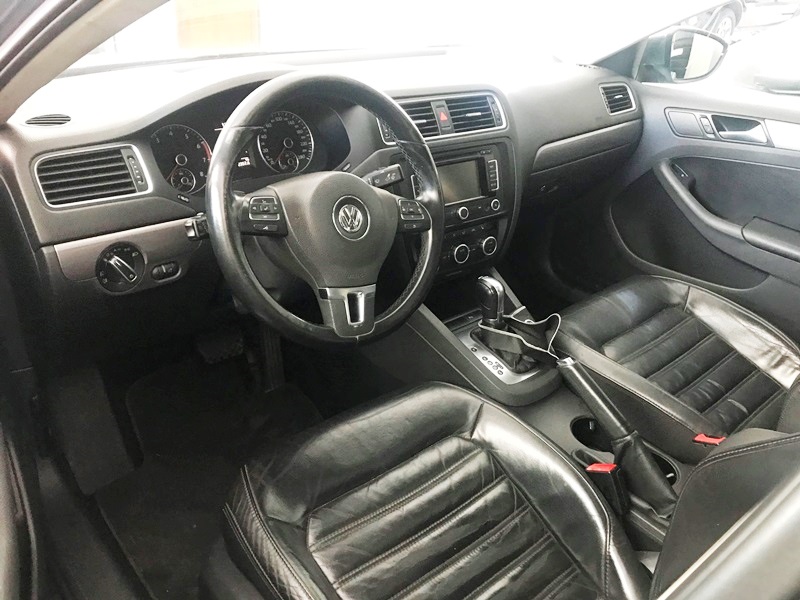 VW - VolksWagen Jetta Confortline