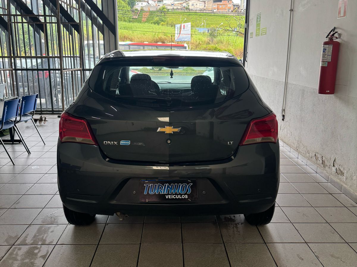 GM - Chevrolet Onix LT 1.0