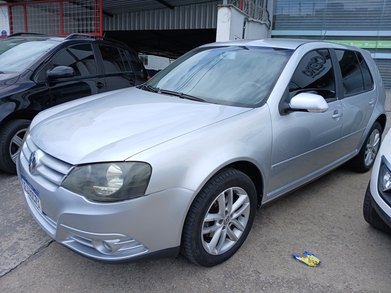 VW - VolksWagen Golf 2.0/ 2.0 Mi Flex Comfortline Aut.