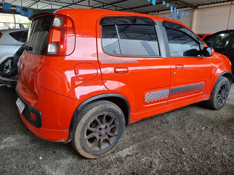 Fiat UNO SPORTING 1.3 Flex 8V 5p
