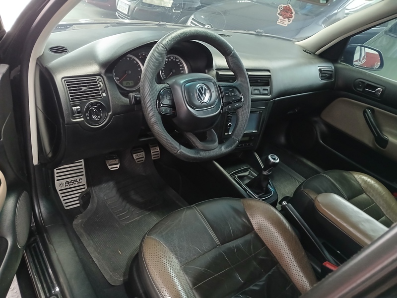 VW - VolksWagen Golf Sportline 1.6 Mi Total Flex 8V 4p