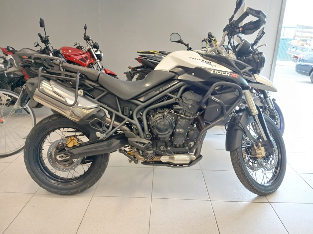 TRIUMPH TIGER 800