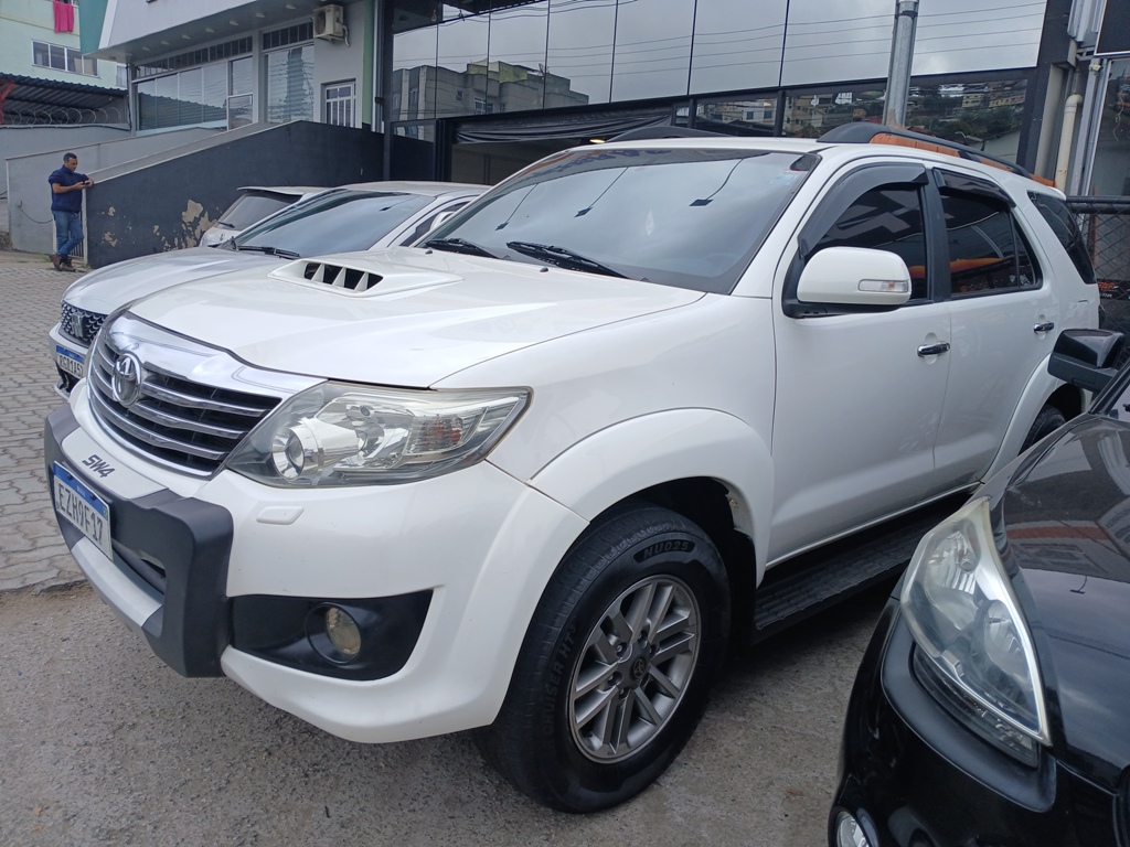 Toyota Hilux SW4 4x4 2.4 8V