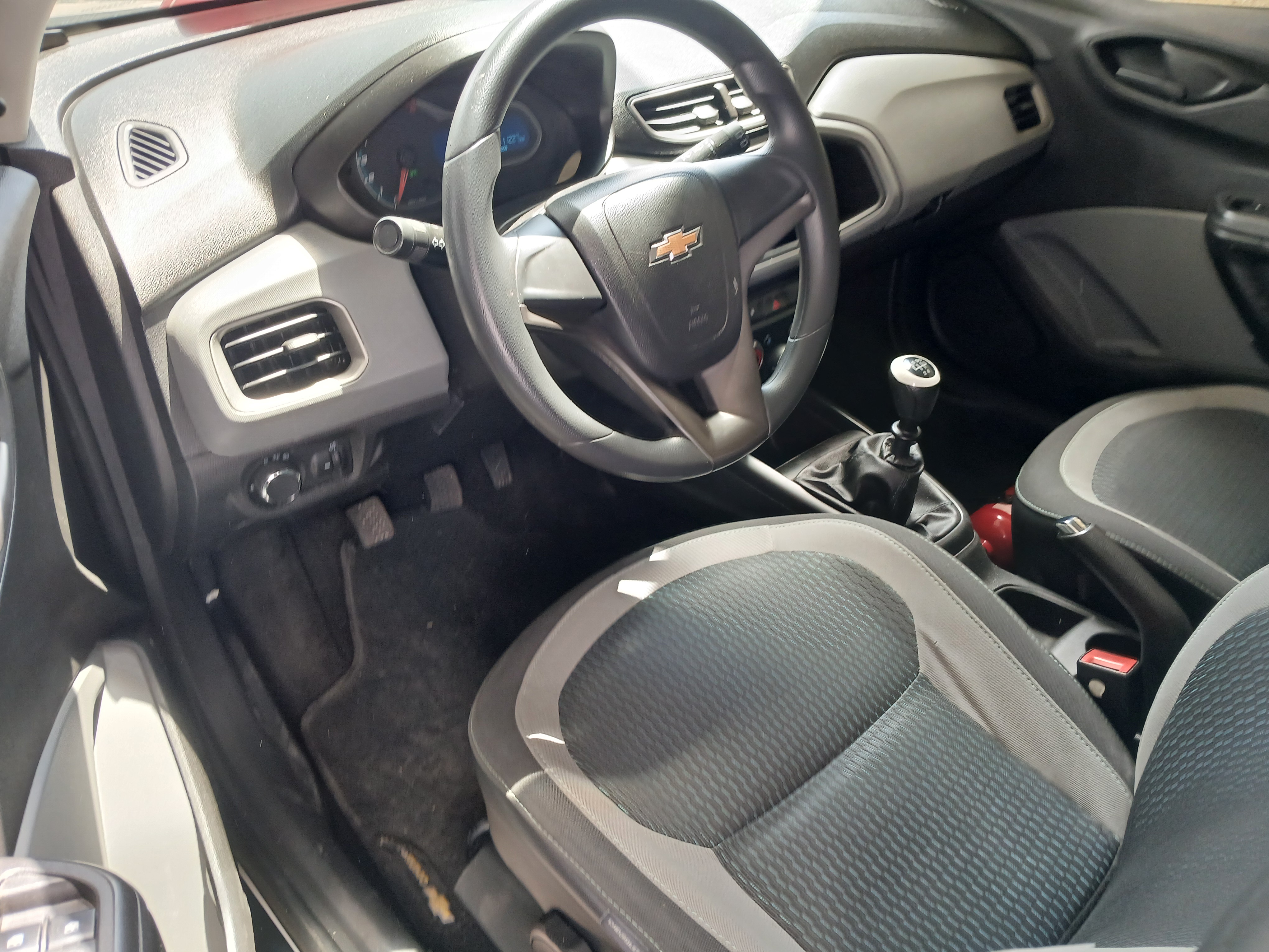 GM - Chevrolet Onix LT 1.0