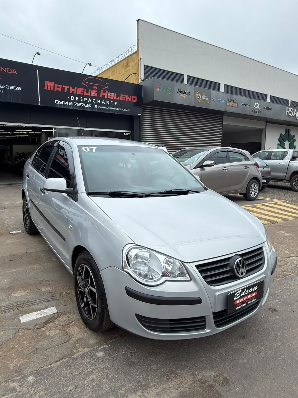 VW - VolksWagen Polo Sedan 1.6 Mi Total Flex 8V 4p